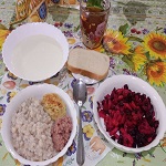 вечеря каша рисова молочна, каша кукурзна с маслом. вінегрет, чай, хліб