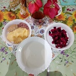 вечеря кукурузна, котлета рибна парова, вінегрет, хліб, чай солодкий