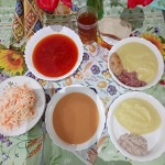 обід обід, картопляне пюре, котлета куряча парова, салат з свіжої капусти, компот солодкий